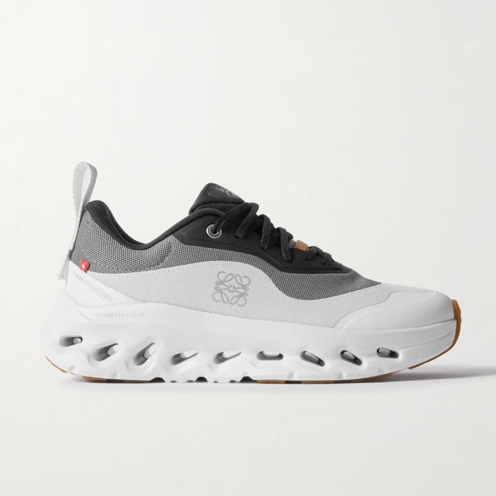 AeroVault™ – Monochrome CloudFlow Trainer