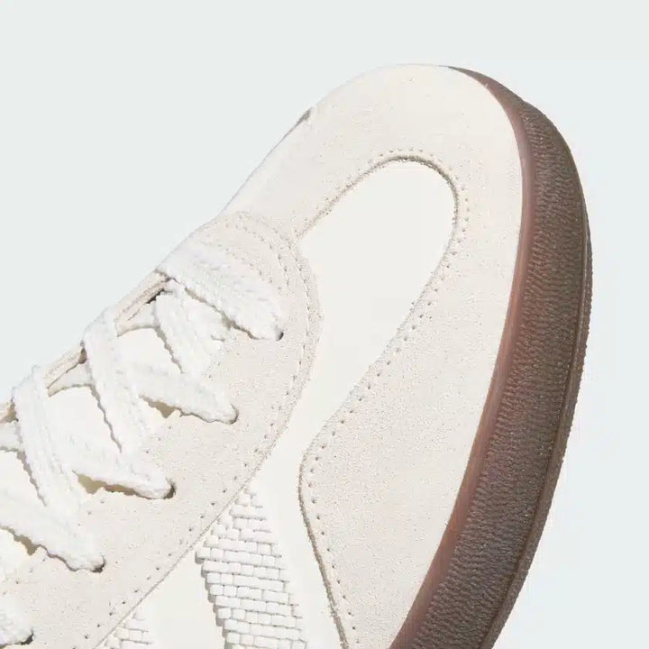 Cielero Classic Indoor – Off-White Gum Retro Trainer