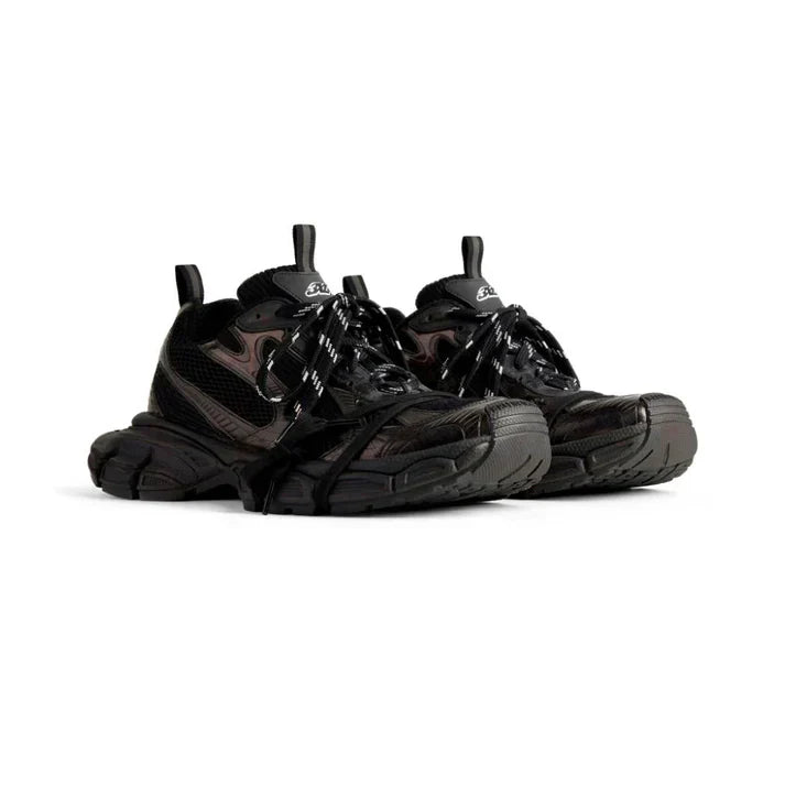 VantaForge Tech-Rugged 3XL Runner – Black Oversized Mesh Sneaker